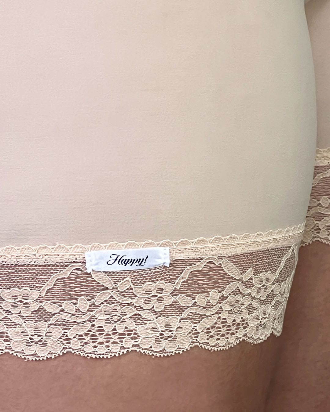 Happy thighs – med låg midja och spetskant
